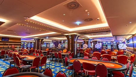 16 Poker Room